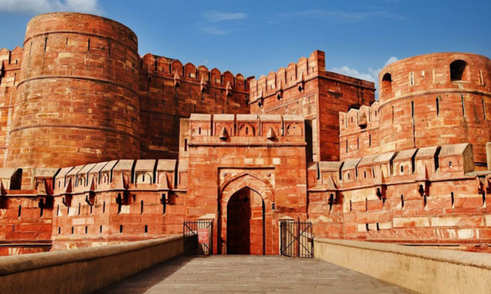 Witness the Sunrise with Agra Fort Witness the Sunrise with Agra Fort